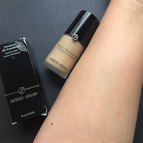 armani luminous silk foundation reviews.